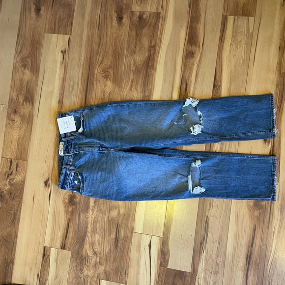 SOLD NWT Abercrombie Curve Love Ultra High Straight Jeans - Picture 3 of 3